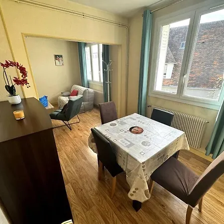 Proche De L'hyper-centre Avec Garage Apartment